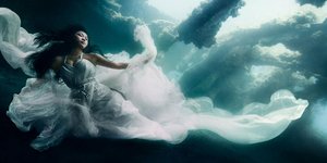 Μοντέλα στα βαθιά: Μία εντυπωσιακή υποβρύχια φωτογράφηση σε ναυάγιο του Μπαλί [ε