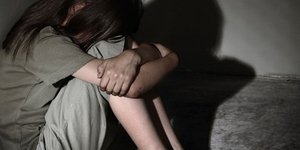 Μητέρα στο Αγρίνιο εξέδιδε τις ανήλικες κόρες της σε ηλικιωμένο -Τον έπιασαν επ'