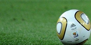 Ποδοσφαιριστής προσπάθησε να διώξει την μπάλα και πέτυχε γλάρο [βίντεο]