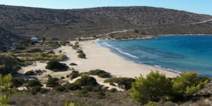 Στο σφυρί η παραλία της Ηρακλειάς: Εντονες οι αντιδράσεις των κατοίκων