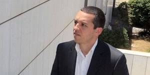 Απολογείται ο Ηλίας Κασιδιάρης - Αντιμετωπίζει την κατηγορία της διακεκριμένης
