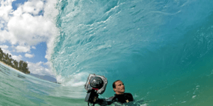 Φωτογραφίζοντας τα κύματα από μέσα: Οι εκπληκτικές λήψεις του Κλαρκ Λιτλ [εικόνε