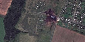 Δορυφορικές λήψεις από τη συντριβή του Boeing: Που έπεσε το αεροσκάφος και που β