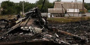 Φρικτές μαρτυρίες για τις στιγμές μετά την έκρηξη του Boeing: Πτώματα και συντρί