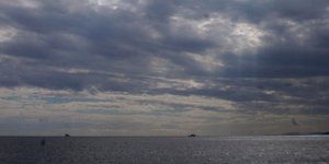 Με συννεφιασμένο καιρό αρχίζει η εβδομάδα: Πτώση θερμοκρασίας και τοπικές βροχές