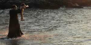 Βαφτίσια με κολυμπήθρα το Ταίναρο: Καλοκαιρινά μυστήρια στη Μάνη