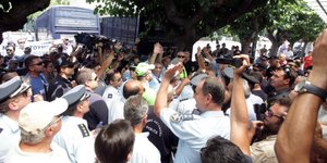 Με κινητοποιήσεις απειλούν οι ένστολοι -Στοχοποιούν τους βουλευτές που ψήφισαν