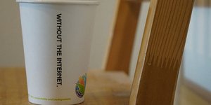 Faraday Café: Η καφετέρια-κλουβί που κινητά και wi-fi «τρώνε πόρτα» [εικόνες]