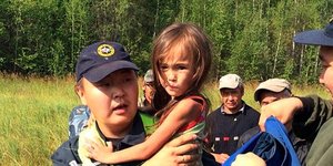 Τρίχρονο κοριτσάκι επιβίωσε στο δάσος της Σιβηρίας για 11 μέρες -Γύρω τις περιφέ