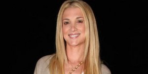 Η επανεμφάνιση της Νίκης Κάρτσωνα με μια.. τίγρη για μαγιό [εικόνες]