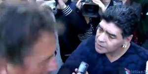 Ξέφυγε πάλι ο Ντιέγκο Μαραντόνα -Χαστούκισε δημοσιογράφο [βίντεο]