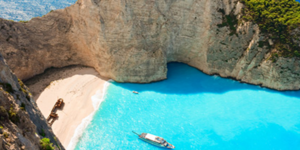 Παραλίες στο χείλος του γκρεμού: Εντυπωσιακά και απόκρημνα καλοκαιρινά τοπία [ει