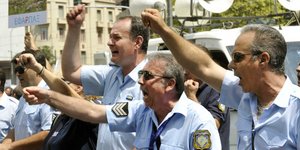 Οι νέοι μισθοί των ένστολων -Το σχέδιο του υπουργείου Οικονομικών για την αποκατ