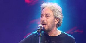 Φίλοι του Αντώνη Βαρδή πήγαν το πρωί της Τετάρτης στην Παιανία για την κηδεία αλ