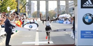 Ο Κενυάτης που μετέτρεψε το μαραθώνιο σε σπριντ -Απίστευτο παγκόσμιο ρεκόρ στο Β