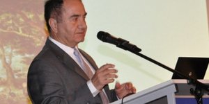 Ο Κατσανέβας έχασε τη διαμάχη με τη Wikipedia για το «όνειδος» του Παπανδρέου