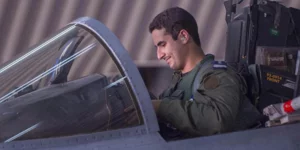 Ο Σαουδάραβας πρίγκιπας που πολεμάει την ISIS: Ηγείται των αεροπορικών επιθέσεων