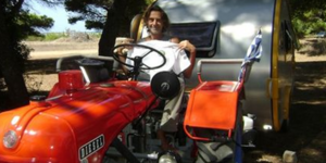 Ηρθε από την Αυστρία με τρακτέρ: Το απίστευτο ταξίδι 63χρονου τουρίστα [εικόνες]