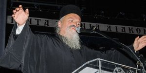 χαμός με τον Αρχιμανδίτη Ιγνάτιο Σάπιο που έδειρε γυναίκα τροχονόμο: Η γκόμενα