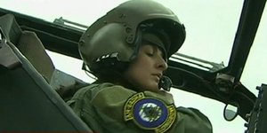 Αθηνά Πανουργιά: Η πρώτη γυναίκα χειριστής Απάτσι στην Ελλάδα -Η 25χρονη που έσπ