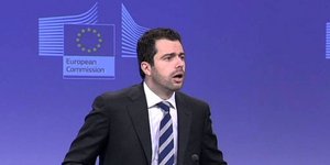 Στήριξη της Αθήνας από την Κομισιόν - «Διασφάλιση ότι θα αντληθούν κεφάλαια με β