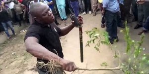 Φρικτές εικόνες μεσαίωνα: Εκαψαν ζωντανή γυναίκα γιατί πίστευαν ότι είναι μάγισσ