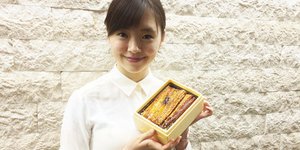 Ξέφυγαν οι Ιάπωνες: Βάζουν μοντέλα να κάνουν delivery για να αυξηθούν οι παραγγε