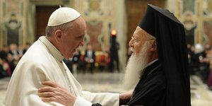 Ιστορική στιγμή: ο Πάπας και ο Οικουμενικός Πατριάρχης σε κοινή Θεία λειτουργία