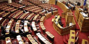 Η ατελείωτη λίστα με τις τροπολογίες (EUROKINISSI/ ΓΙΩΡΓΟΣ ΚΟΝΤΑΡΙΝΗΣ)