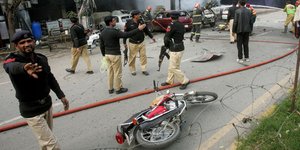 (φωτογραφία από παλιότερη βομβιστική επίθεση στο Πακιστάν)