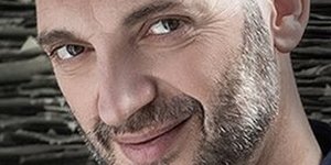 Φωτογραφία απο την αφίσα της επικείμενης συναυλίας του 5 Ιουλίου στο Βεάκειο