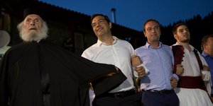 Ο παπάς θείος του Τσίπρα 01