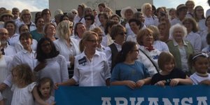φωτογραφίες: #WearWhiteToVote