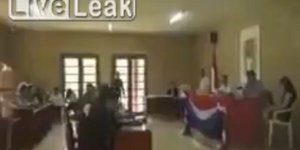 Επιασαν τον πρόεδρο της Βολιβίας να βλέπει πορνό