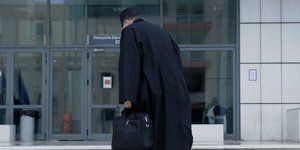 Ροζ μπλεξίματα για ιερέα στη Λάρισα /Φωτογραφία Αρχείου: Intime News