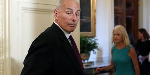 Θα καταφέρει ο Τζον Κέλι να βάλει τάξη στον Λ. Οίκο; (Φωτογραφία: AP/ Alex Brandon)