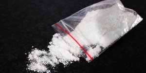 Διευθυντής ξενοδοχείου έλαβε «δώρο» φακελάκι με ναρκωτικά / Φωτογραφία αρχείου: Shutterstock 