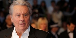 Στο νοσοκομείο ο Αλέν Ντελόν (Φωτογραφία: AP Photo/Francois Mori)