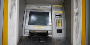 Άγνωστοι ανατίναξαν ΑΤΜ στην Ερέτρια. Πηγή φωτό: Eurokinissi/ Στέλιος Μισινας