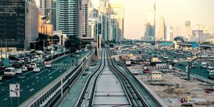 Οι Αρχές στοχεύουν να κυκλοφορούν στους δρόμους του Ντουμπάι 32.000 ηλεκτρικά αυτοκίνητα μέχρι το 2020 