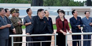 Ο Κιμ Γιονγκ Ουν και η γυναίκα του Ρι Σολ Τζου (Φωτογραφία: ΑΡ) 