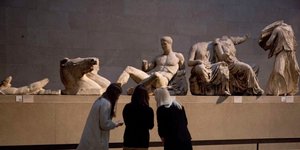Η Ελλάδα απειλεί με μήνυση τη Βρετανία για την επιστροφή των «κλεμμένων» μαρμάρων του Παρθενώνα/ Φωτογραφία: Matt Dunham/AP