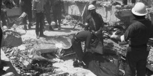 (Περισσότεροι από 5.000 άνθρωποι είχαν χάσει τη ζωή τους σε εκείνον τον σεισμό (Φωτογραφίες  AP)