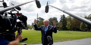 «Πυρά» του Αμερικανού προέδρου κατά του Facebook / Φωτογραφία: (AP Photo/Evan Vucci)