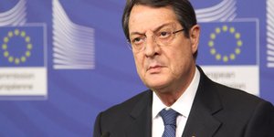 Από τα κόμματα της αντιπολίτευσης