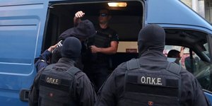 Οι συλληφθέντες οδηγήθηκαν χθες στα δικαστήρια. ΦΩΤΟΓΡΑΦΙΑ: INTIME NEWS