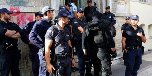 Υπό δρακόντεις μέτρα μεταφέρθηκαν οι 7 στο δικαστικό μέγαρο Ηρακλείου (Φωτογραφία: EUROKINISSI/ΣΤΕΛΙΟΣ ΡΑΠΑΝΗΣ)