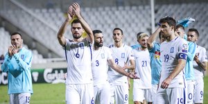 Ετοιμοι να πανηγυρίσουν την πρόκριση στα μπαράζ οι διεθνείς / Φωτογραφία: Eurokinissi