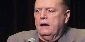 Ο Λάρι Φλιντ προσφέρει 10 εκατ. δολάρια σε όποιον ξεμπροστιάσει τον Τραμπ (Φωτογραφία: AP/ Katy Winn)