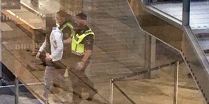 Η στιγμή της σύλληψης του υπόπτου στο αεροδρόμιο Λάντβετερ.